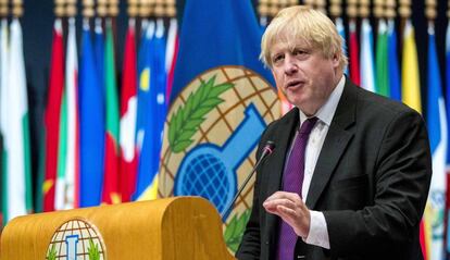 El ministro de Exteriores británico, Boris Johnson, pronuncia un discurso este martes en la sesión extraordinaria de la OPAQ en La Haya.