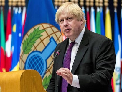 El ministro de Exteriores británico, Boris Johnson, pronuncia un discurso este martes en la sesión extraordinaria de la OPAQ en La Haya.