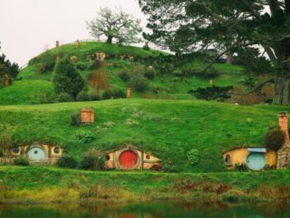 @enriquealex visita la aldea hobbit, en Nueva Zelanda, donde se rodaron las películas de  El Señor de los Anillos 