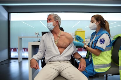 Vaccination at Madrid's Wanda Metropolitano stadium. 