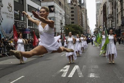 Revellers take part in the the 70th Annual Columbus Day Parade in New York, October 13, 2014. REUTERS/Eduardo Munoz (UNITED STATES - Tags: SOCIETY ANNIVERSARY)