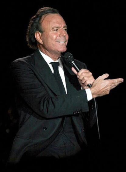 Julio Iglesias.