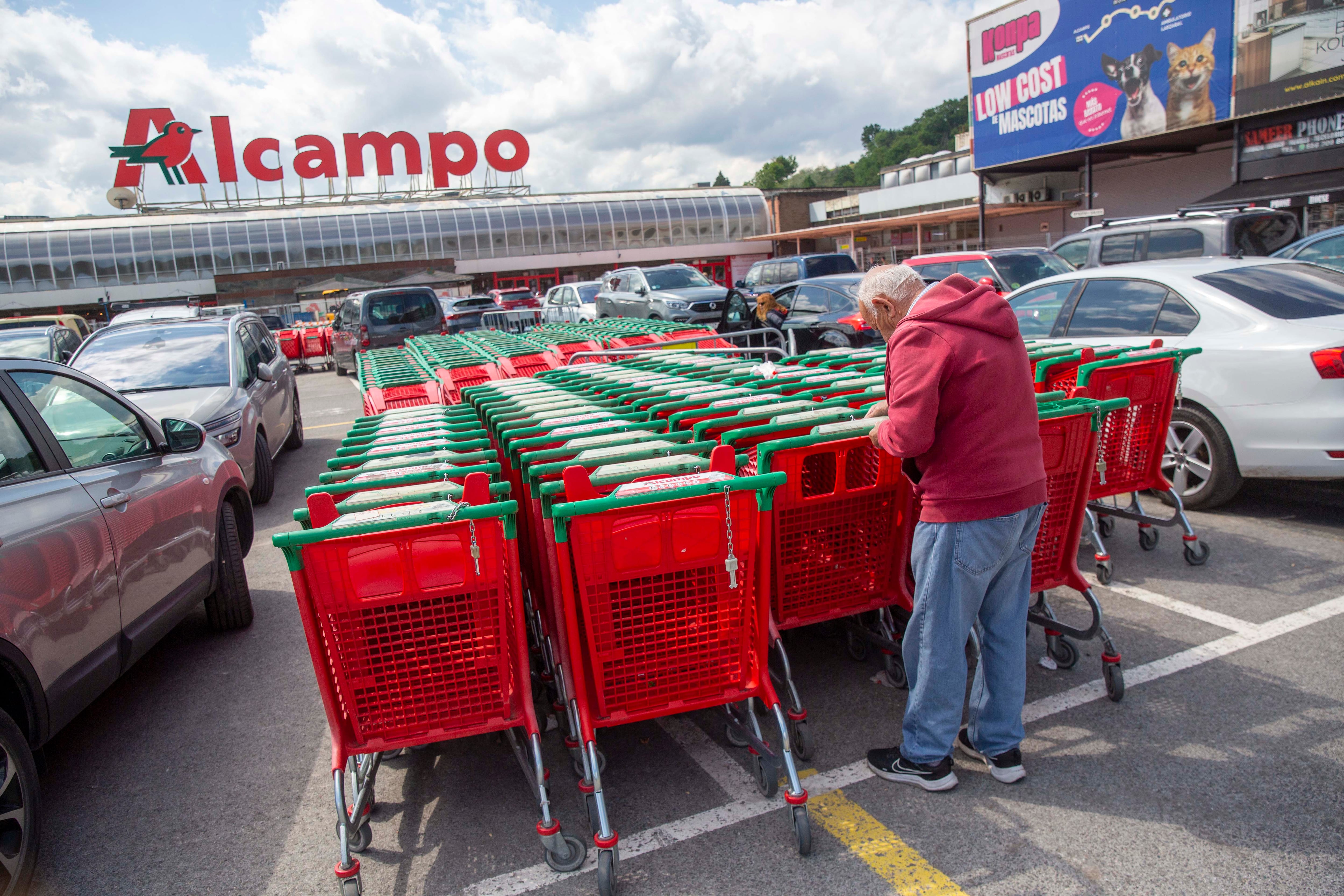 Alcampo sufre en España la crisis del hipermercado que ya castiga a Auchan y Carrefour en Francia