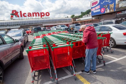Exteriores de una tienda de Alcampo en Guipúzcoa. 