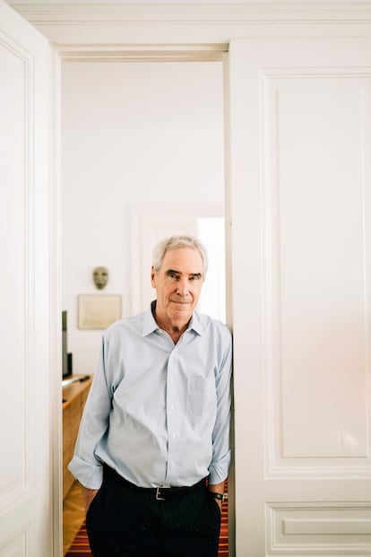 Michael Ignatieff, en la puerta del salón de su casa, en Viena, el lunes 8 de septiembre.