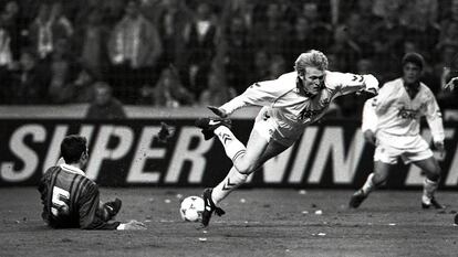 Prosinecki, en la ida de los cuartos de la Recopa de la temporada 93-94.