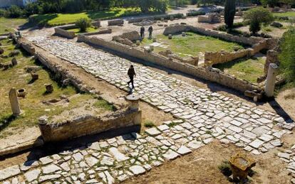 Calzada romana en el sitio arqueológico de Cartago, a las afueras de Túnez capital.