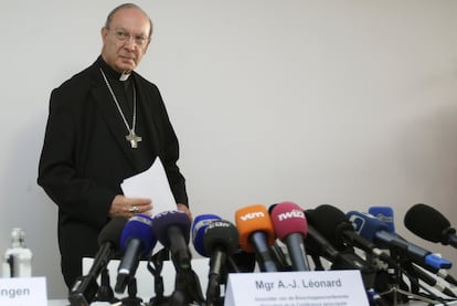 El cardenal primado de Bélgica, Andre-Joseph Léonard, ayer en Bruselas.