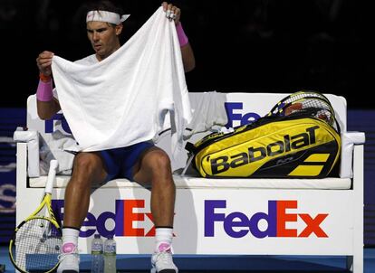 Nadal, en un descanso del partido en Londres.