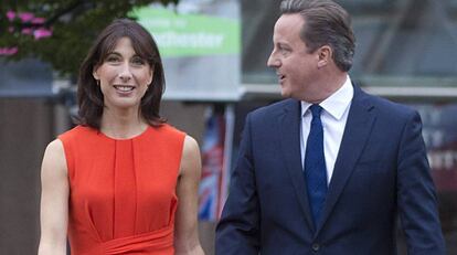 Samantha y David Cameron, en Manchester.