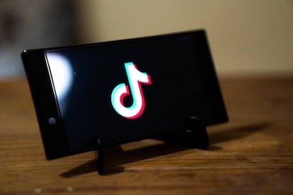 Telefono con TikTok