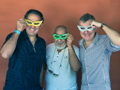 Juan Gabriel Vásquez, Leonardo Padura y Manuel Vilas, en el Hay Festival de Cartagena de Indias, en 2022