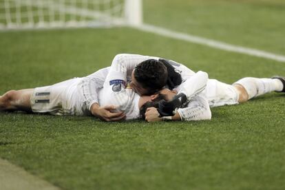 Volvió la alegría en el Real Madrid. Así celebraron Cristiano Ronaldo y Gareth Bale el primer gol al Shakthar (3-4). El galés dio el pase y el portugués anotó.