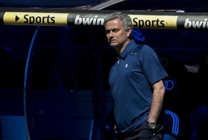 Mourinho, durante el partido ante Osasuna.