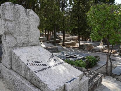 Tumba de Largo Caballero en el cementerio civil de La Almudena.