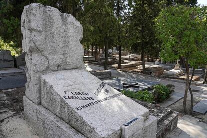 Tumba de Largo Caballero en el cementerio civil de La Almudena.