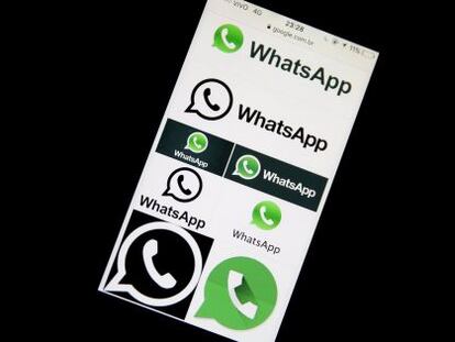 Logo de WhatsApp en un m&oacute;vil.
