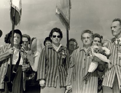 Supervivientes del campo de Ravensbrück, en la inauguración de un monumento conmemorativo en 1959.
