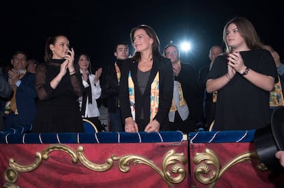 La princesa Estefanía de Mónaco con sus hijas Pauline Ducruet (izquierda) y Camile Gottlieb en enero en el Festival del Circo de Montecarlo.