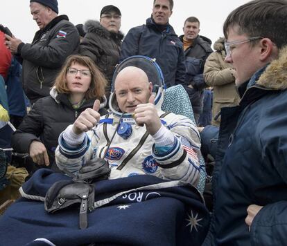 Scott Kelly, minutos después de su aterrizaje en Kazajistán, el 2 de marzo de 2016, después de 340 días en la Estación Espacial Internacional.