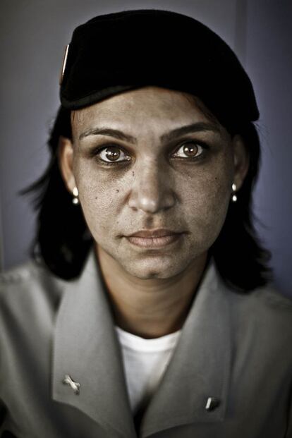 Valeria, Policía Militar de la UPP (Unidad de Policía Pacificadora) de Nova Brasilia en el Complejo Alemao.