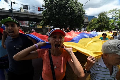 La mayoría de los negocios han cerrado en Caracas y los trabajadores no han acudido a sus oficinas. 