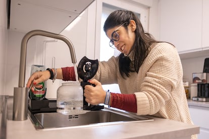 Clara Gutierrez en el piso de entrenamiento de la Fundación PRODIS, foto cedida por la misma fundación.