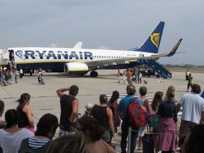 Imagen del embarque de pasajeros en la aerol&iacute;nea Ryanair.