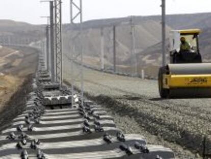 Vista de las obras del proyecto del tren de alta velocidad, en las proximidad que unir&aacute; La Meca con la ciudad de Medina 