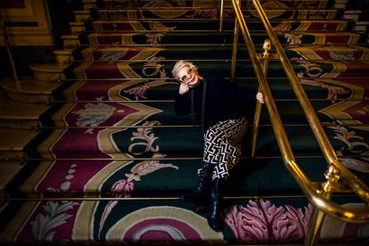 Marchante en las escaleras del Palace. 