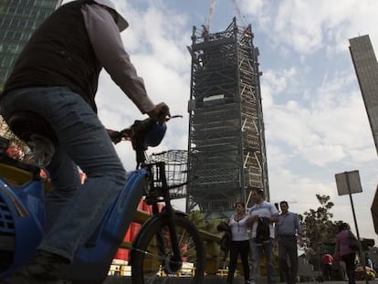 A construction worker at a building site in Mexico City.