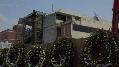 Trabajos de demolición del colegio Enrique Rébsamen, en la delegación Tlalpan, que colapsó en el terremoto de 2017.