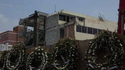 Trabajos de demolición del colegio Enrique Rébsamen, en la delegación Tlalpan, que colapsó en el terremoto de 2017.