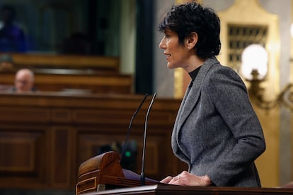 La ministra de Inclusin, Seguridad Social y Migraciones, Elma Saiz, durante un pleno en el Congreso.