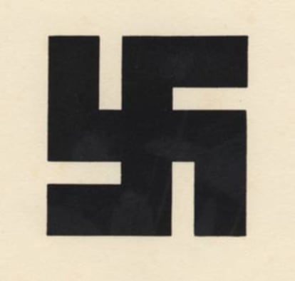 Wilhelm F. Deffke, uno de los inventores del logotipo como emblema corporativo, trabajó en una reinterpretación de la rueda del sol de tradición alemana, depurando sus formas. Este fue el resultado que, para el crítico de artes visuales Steven Heller, fue el que dio origen a la esvástica nazi.