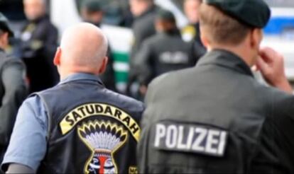 A still from a YouTube video showing members of Satudarah MC being watched by German police.