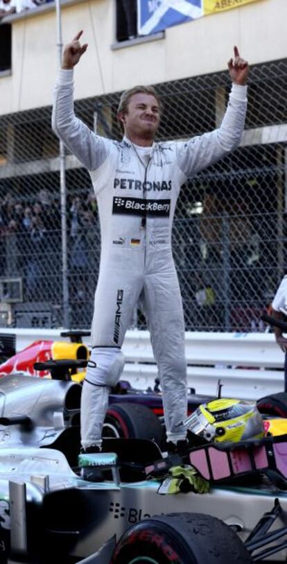 Rosberg celebra su triunfo en Montecarlo.