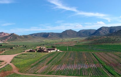 Cortijo del Fraile, con sus eras.