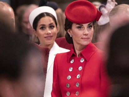 Kate Middleton y, detrás, Meghan Markle, en la celebración por el aniversario de la Commonwealth, el 11 de marzo.