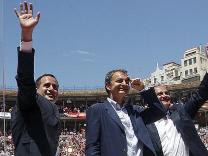 Los candidatos a la Generalitat y la Alcaldía valenciana junto a Rodríguez Zapatero en el mitin de Valencia.