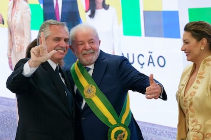 Lula y su esposa Janja junto a Alberto Fernández, presidente de Argentina.