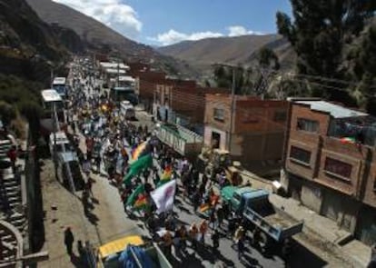 La marcha de indígenas bolivianos que defienden la reserva natural del Tipnis y rechazan una carretera impulsada por el presidente Evo Morales llega a la ciudad de La Paz.