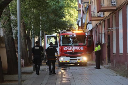 Dos menors moren en un incendi a Barcelona.