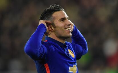 Van Persie celebra uno de sus dos goles al Sputhampton.