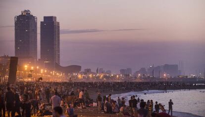 Imagen de archivo de la pasada verbena de Sant Joan en la Barceloneta