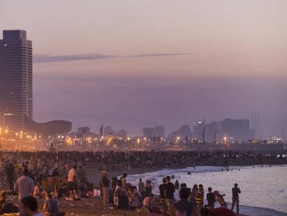 Imagen de archivo de la pasada verbena de Sant Joan en la Barceloneta