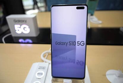 El agujero frontal del Samsung Galaxy S10 tiene los días contados