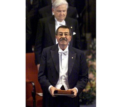 O escritor Günter Grass durante a cerimônia de entrega do Prêmios Nobel em Estocolmo, em 10 de dezembro de 1999.