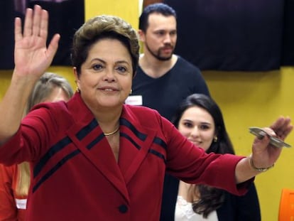 Dilma Rousseff, tras la votación de la primera vuelta de la elecciones en Puerto Alegre.