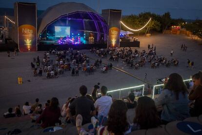 Ambient al Parc del Fòrum a les Nits del Primavera.